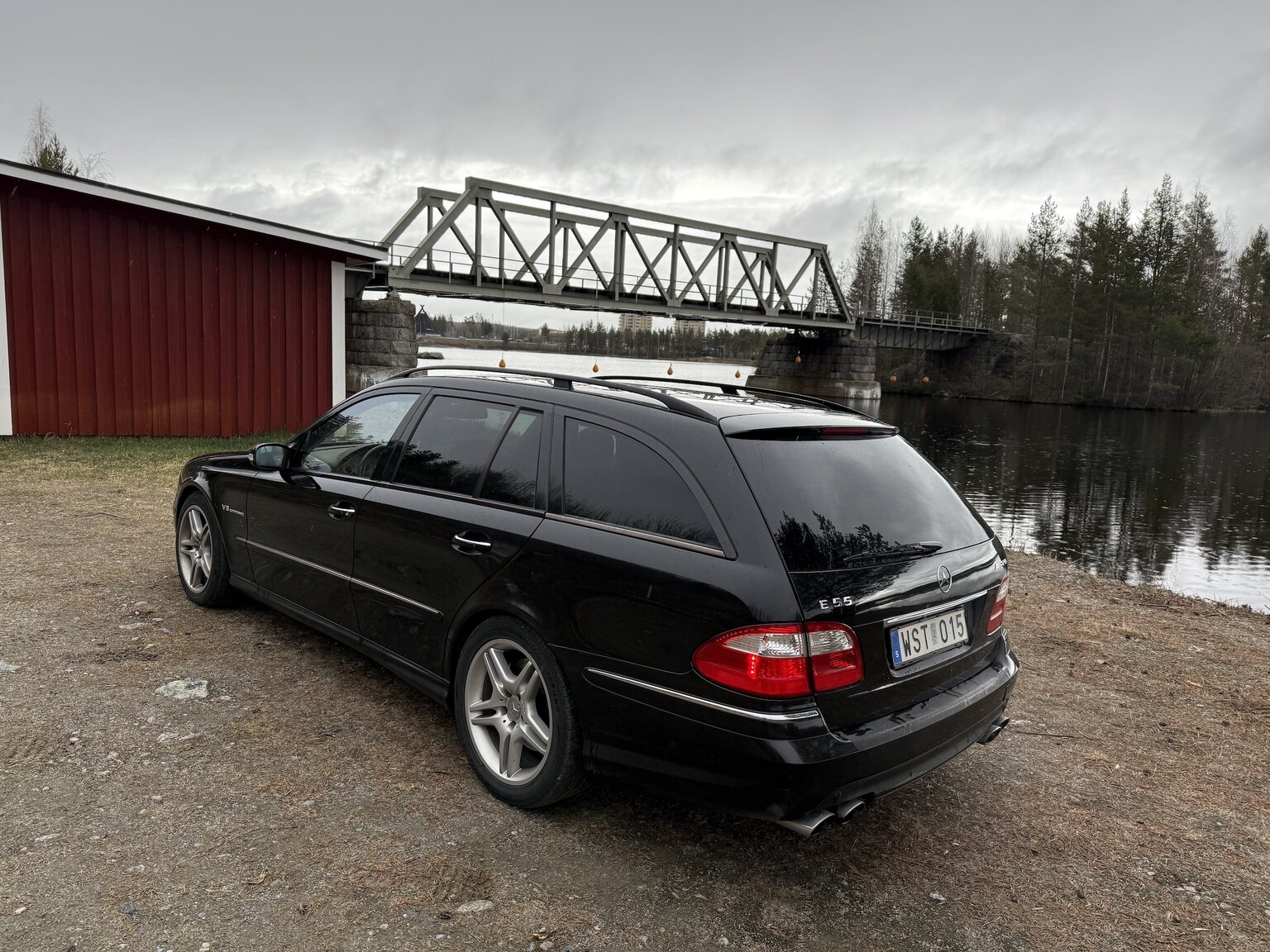 Exterior image of 2005 Mercedes-Benz E 55 T AMG