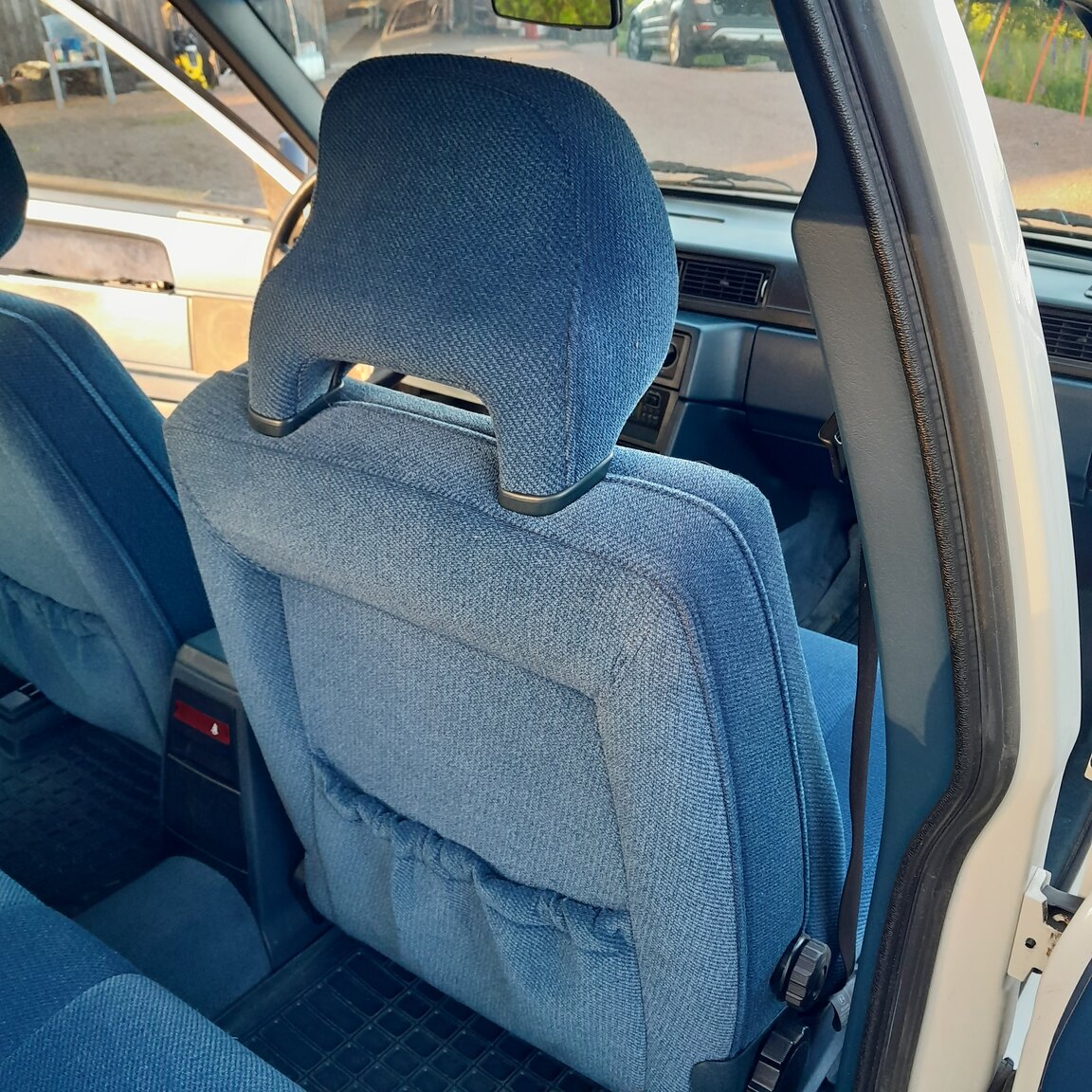Interiörbild 1992 Volvo 944 GL SE