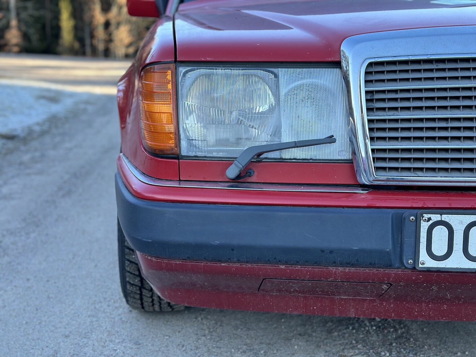 Exteriörbild på 1990 Mercedes-Benz 200 E