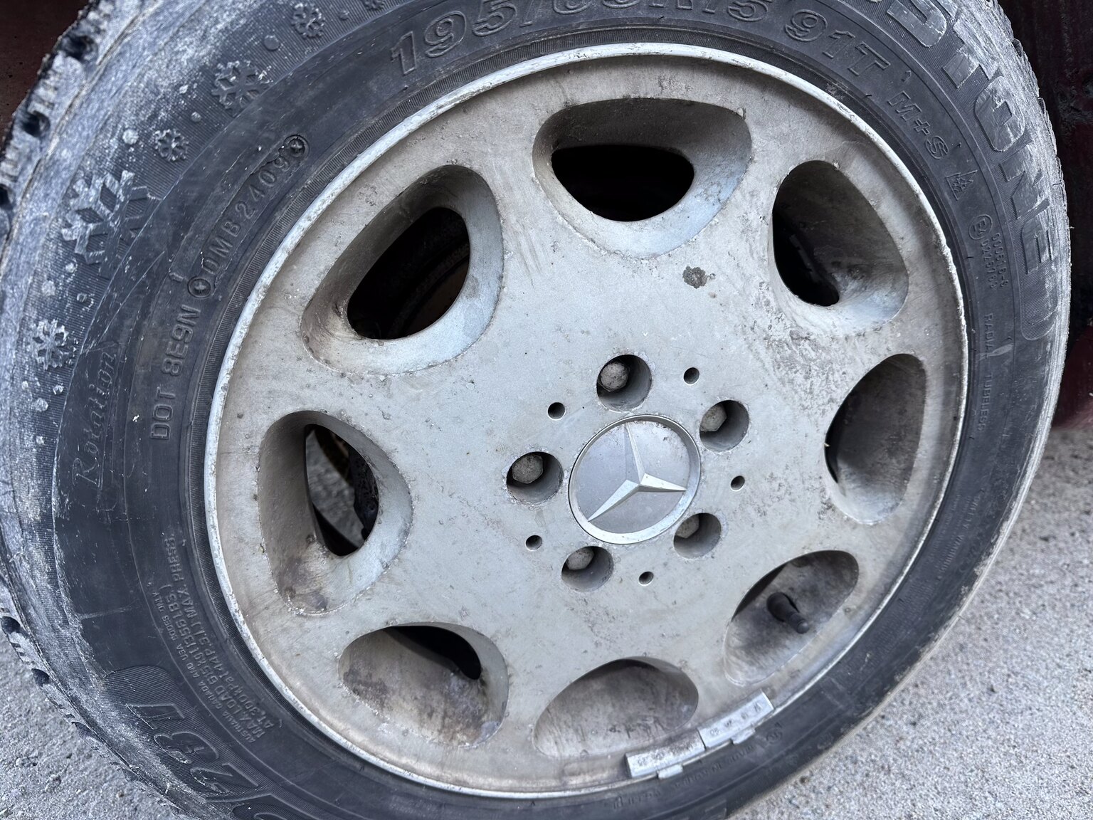 Exteriörbild på 1990 Mercedes-Benz 200 E