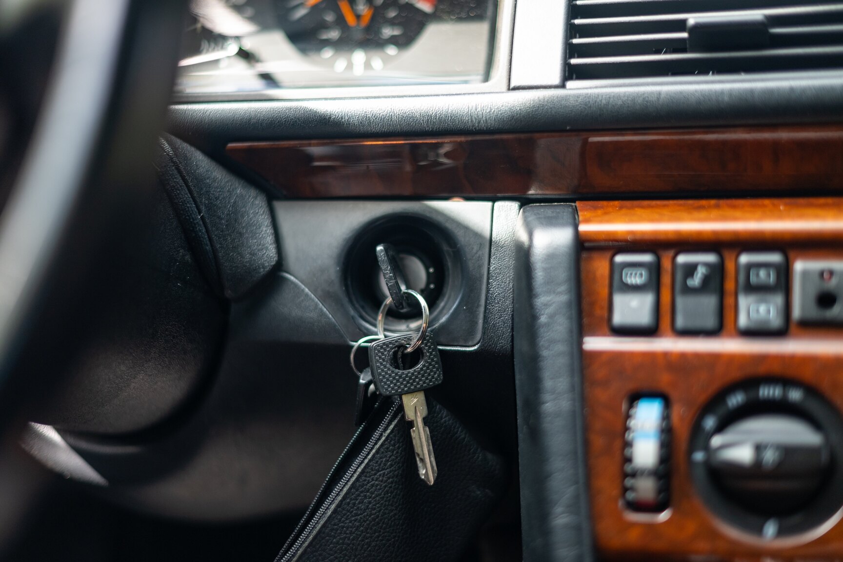 Interior image of 1993 Mercedes-Benz 400 E