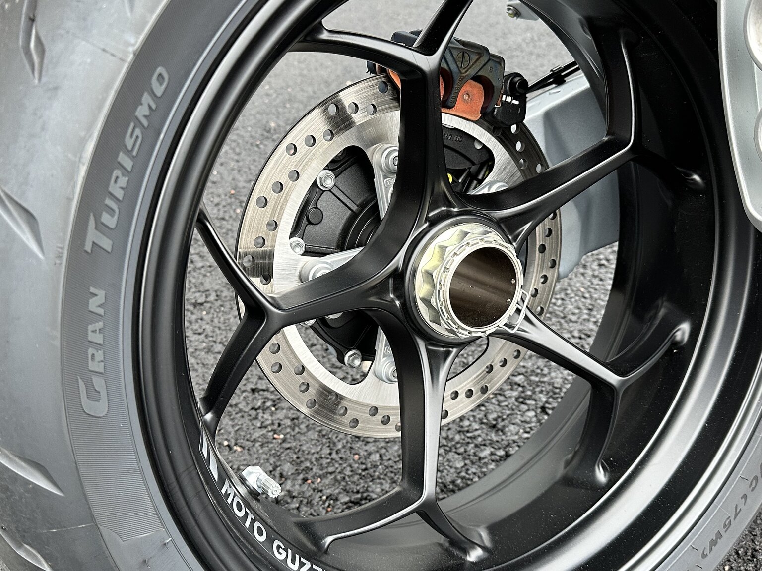 Image of 2023 Moto Guzzi V100 Mandello S mechanics (4)