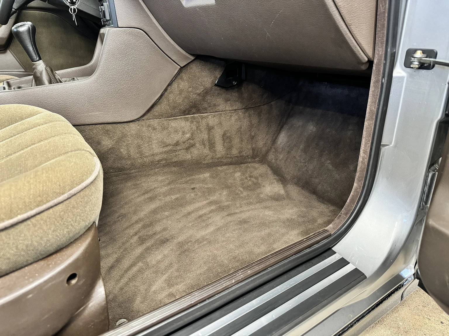 Interior image of 1988 BMW 535i - NO RESERVE (41)