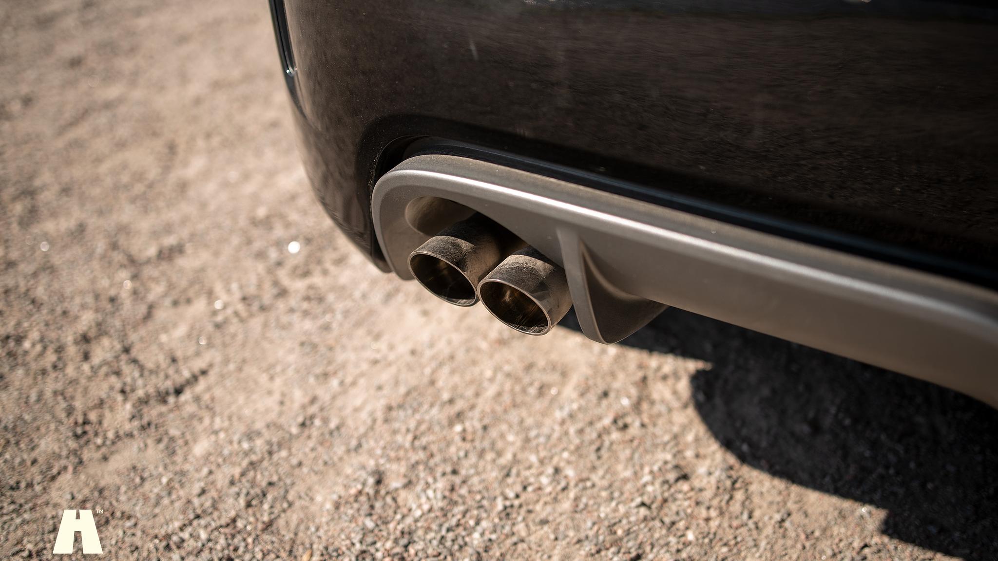 Exteriörbild på 2016 Abarth 595 Competizione (26)