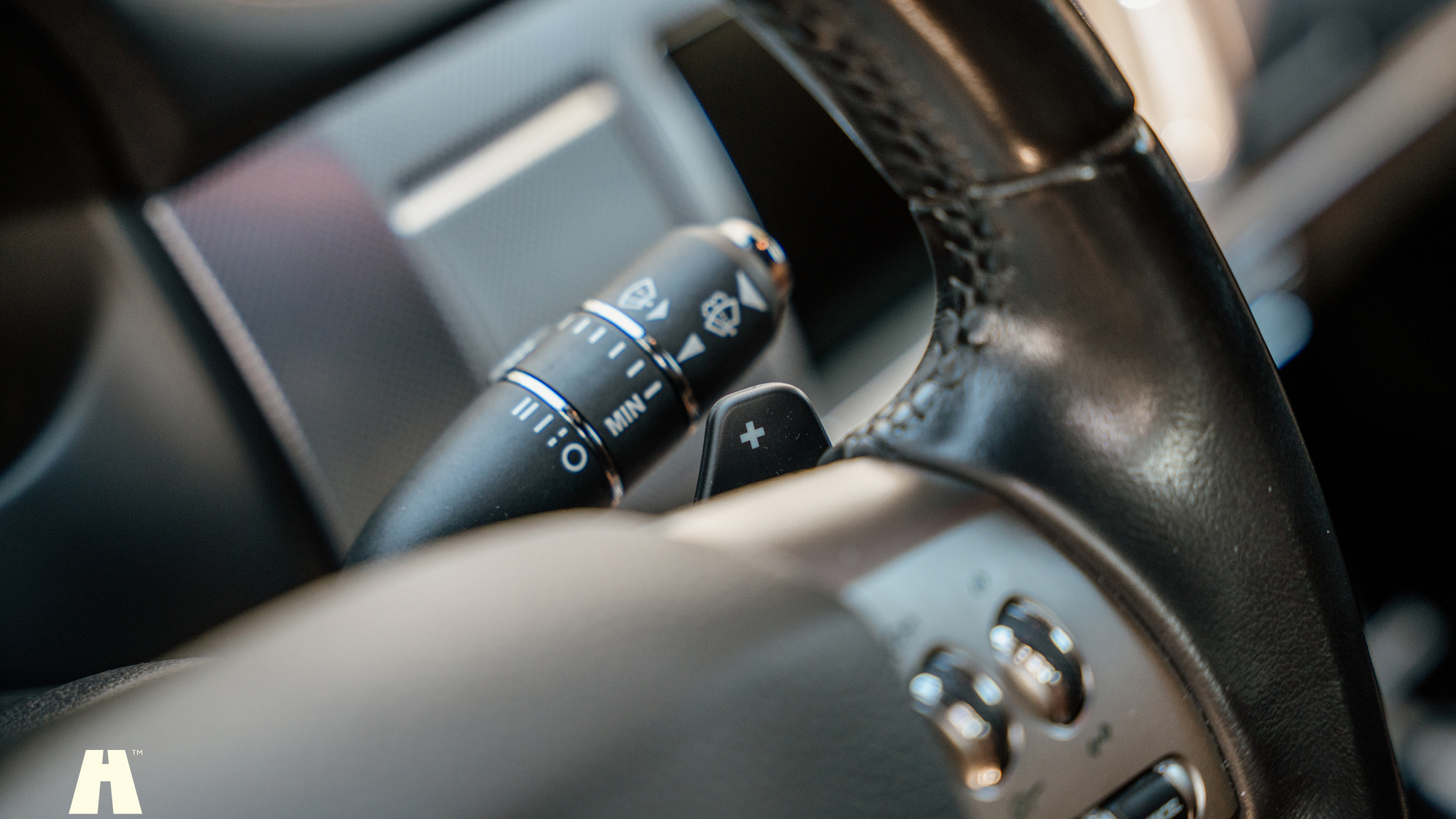 Interior image of 2010 Jaguar XFR (16)