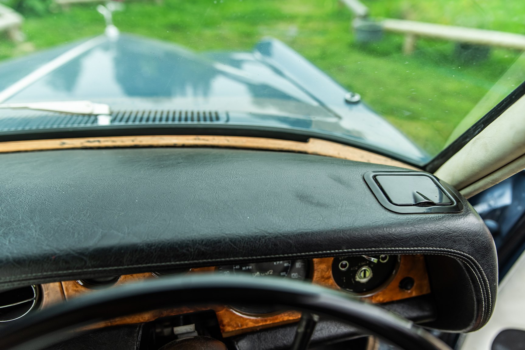 Interior image of 1972 Rolls-Royce Silver Shadow