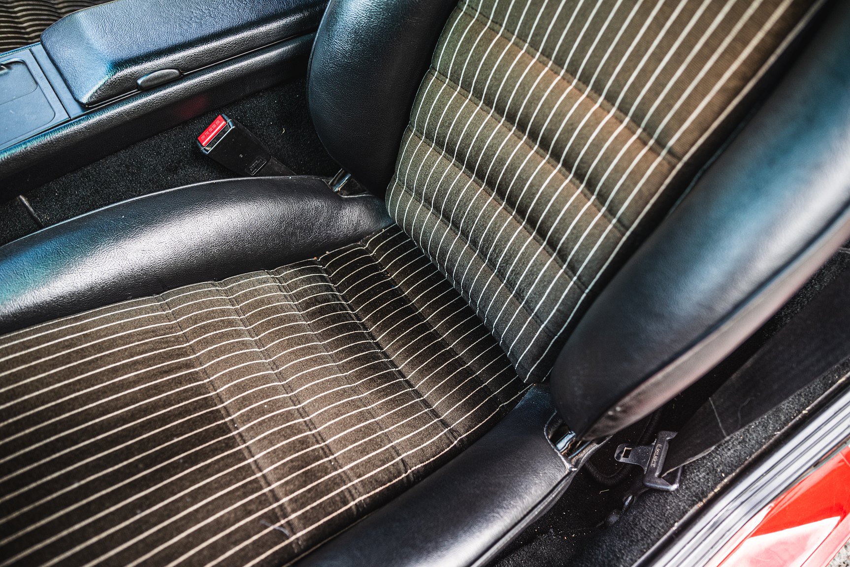 Interior image of 1988 Porsche 944