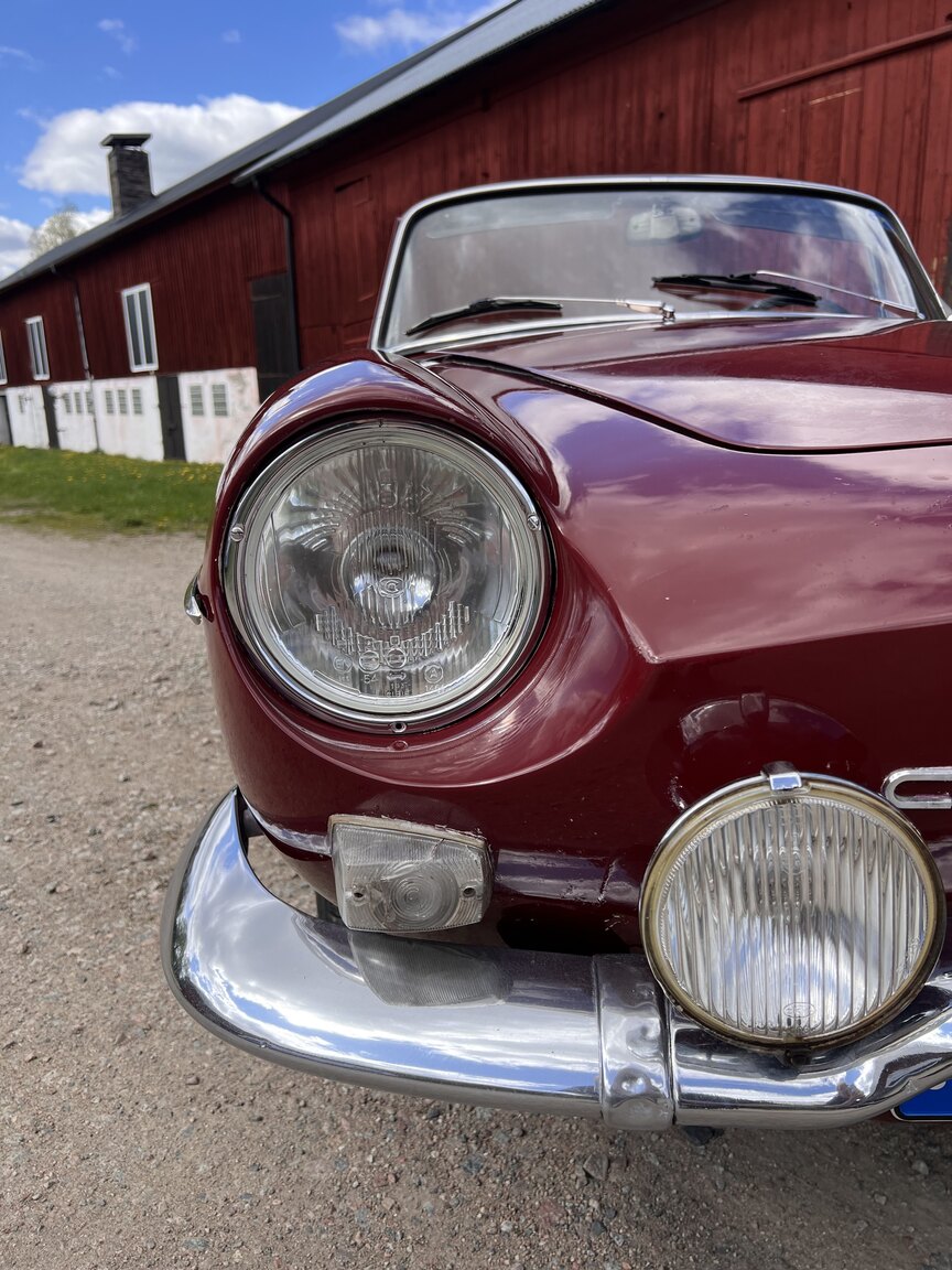 Exterior image of 1967 Renault Caravelle Coupé
