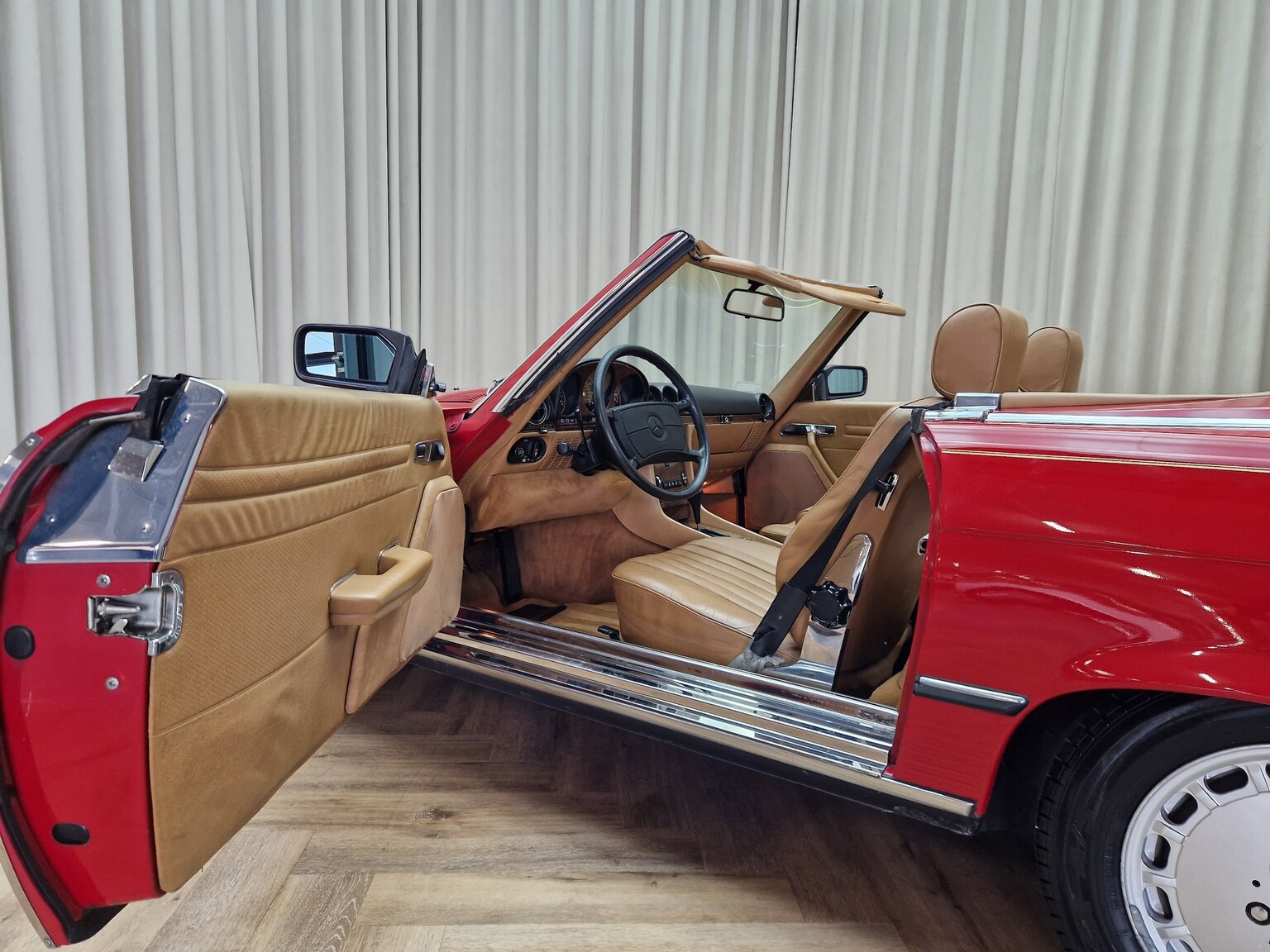 Innenraumfoto von Mercedes-Benz 560SL