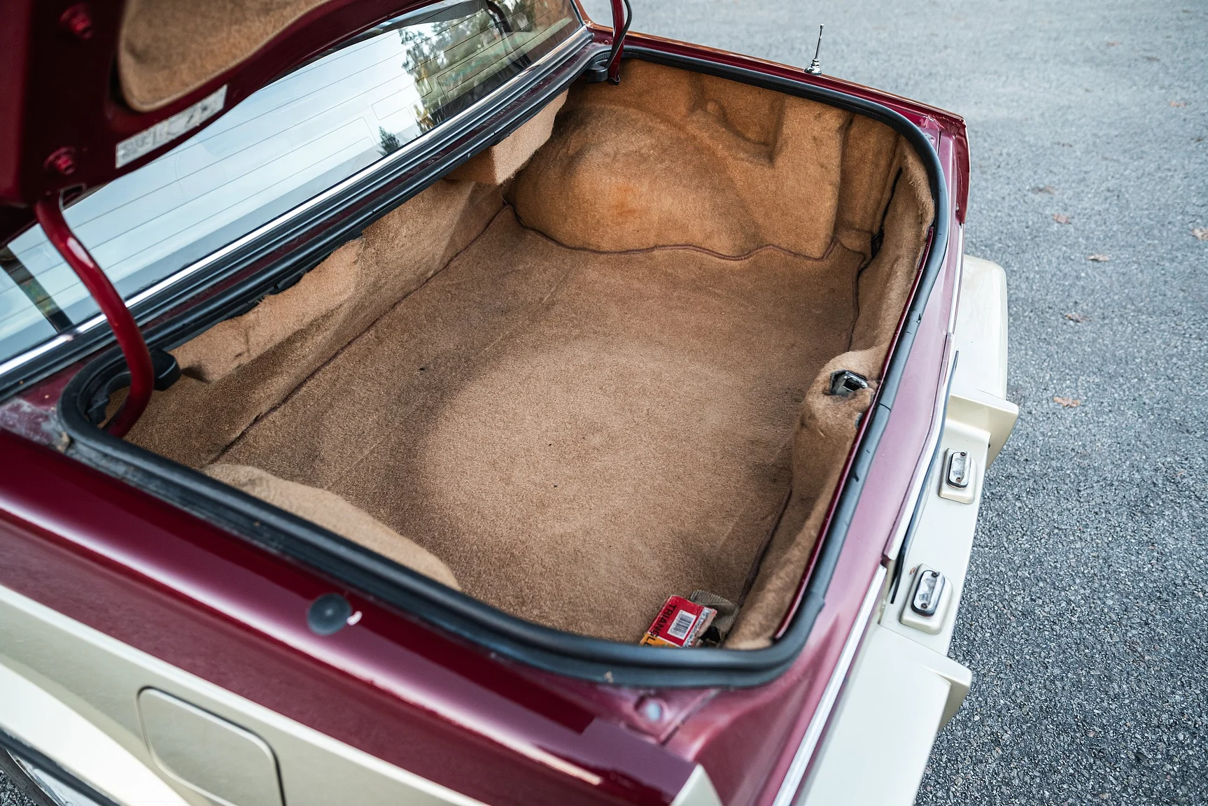 Interior image of 1989 Cadillac Seville (63)
