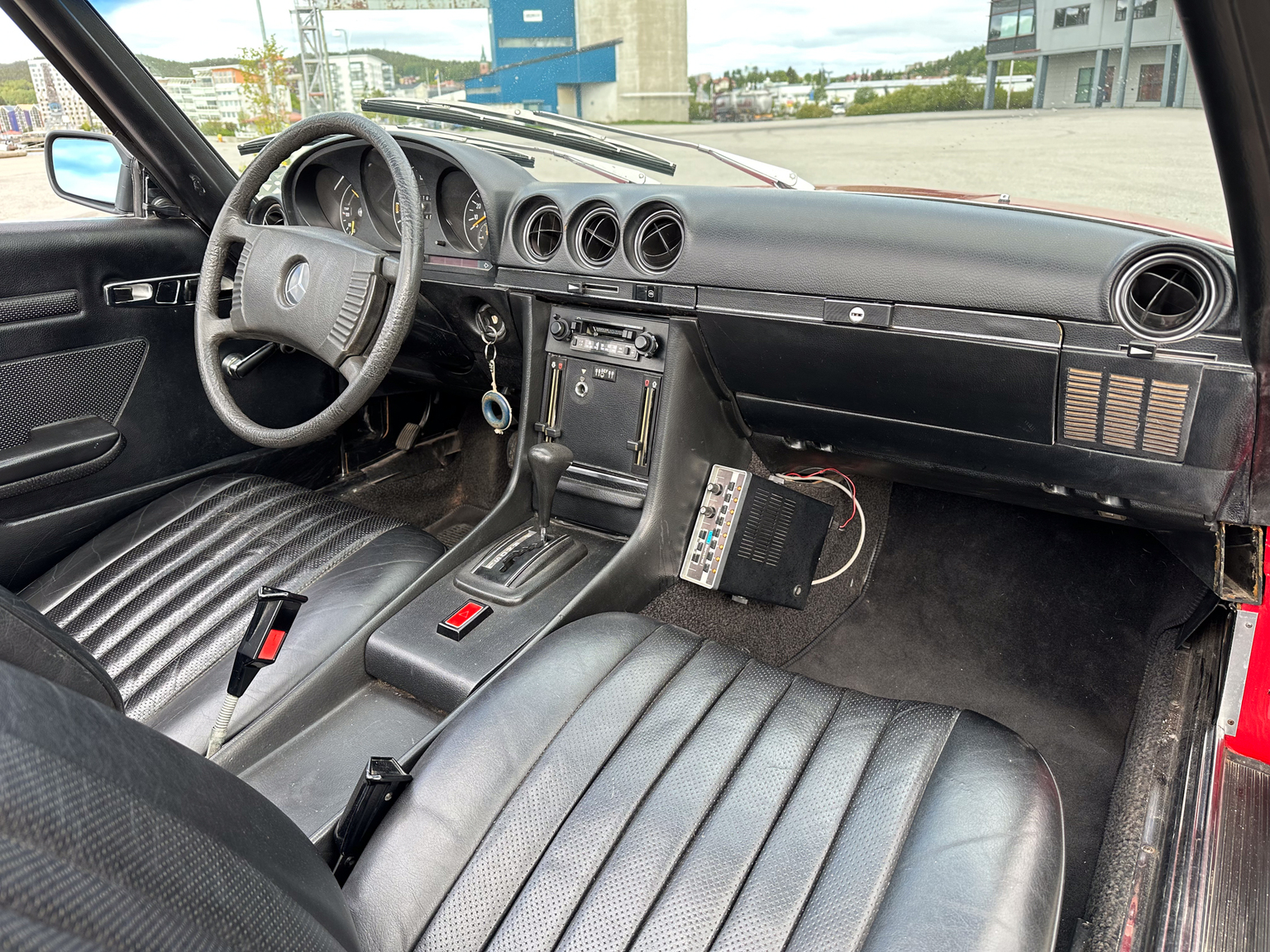 Interiörbild 1975 Mercedes-Benz 280 SL (1)