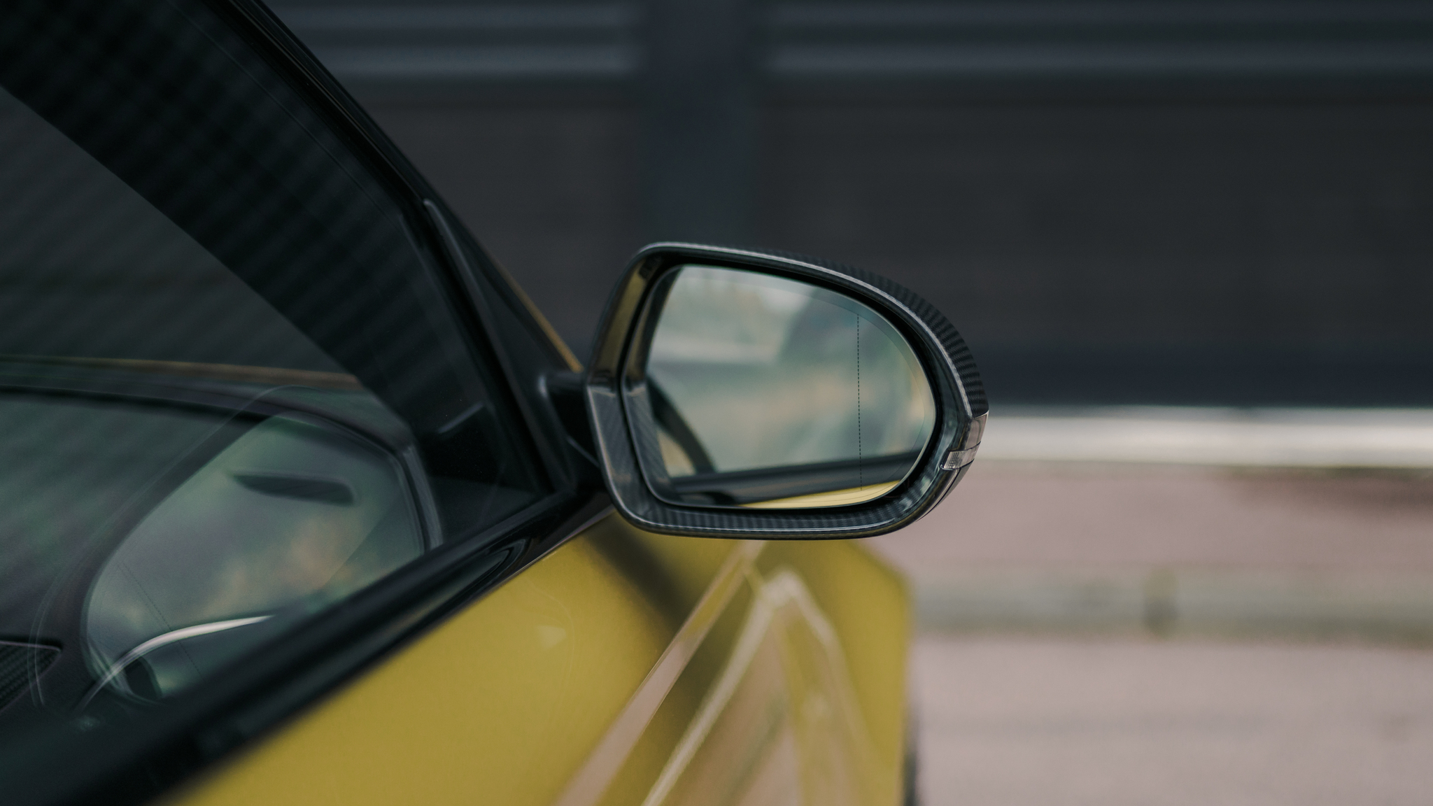 Exterior image of 2016 Audi RS6 Avant Exclusive (38)