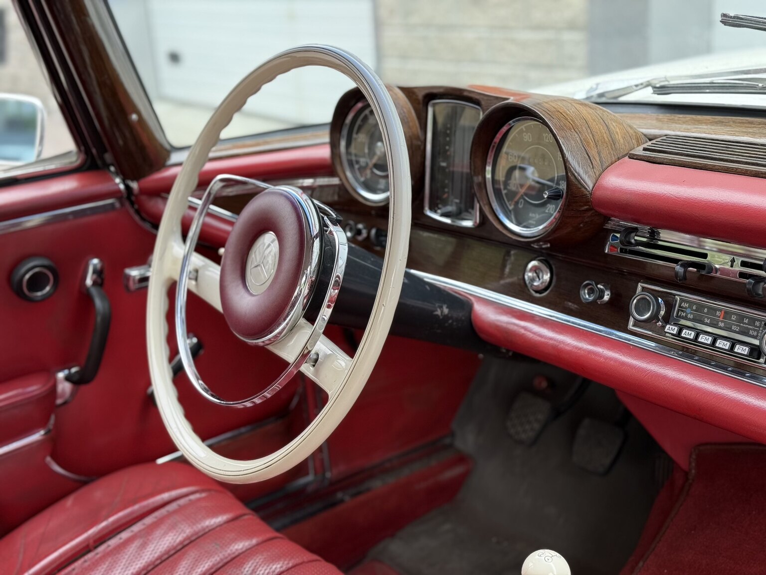 Interiörbild 1963 Mercedes-Benz 220 SE