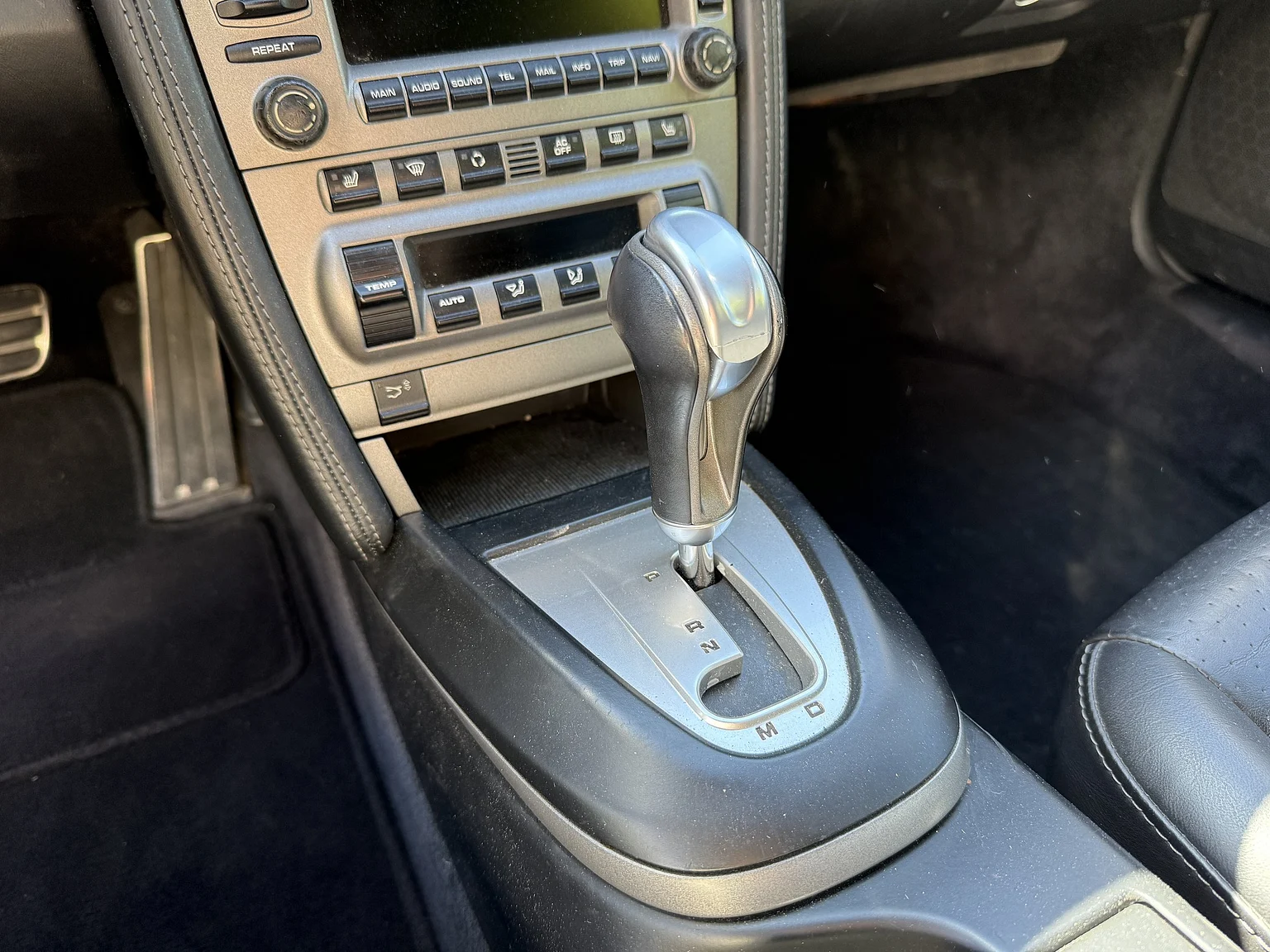 Interior image of 2008 Porsche 911 Carrera 4 (14)
