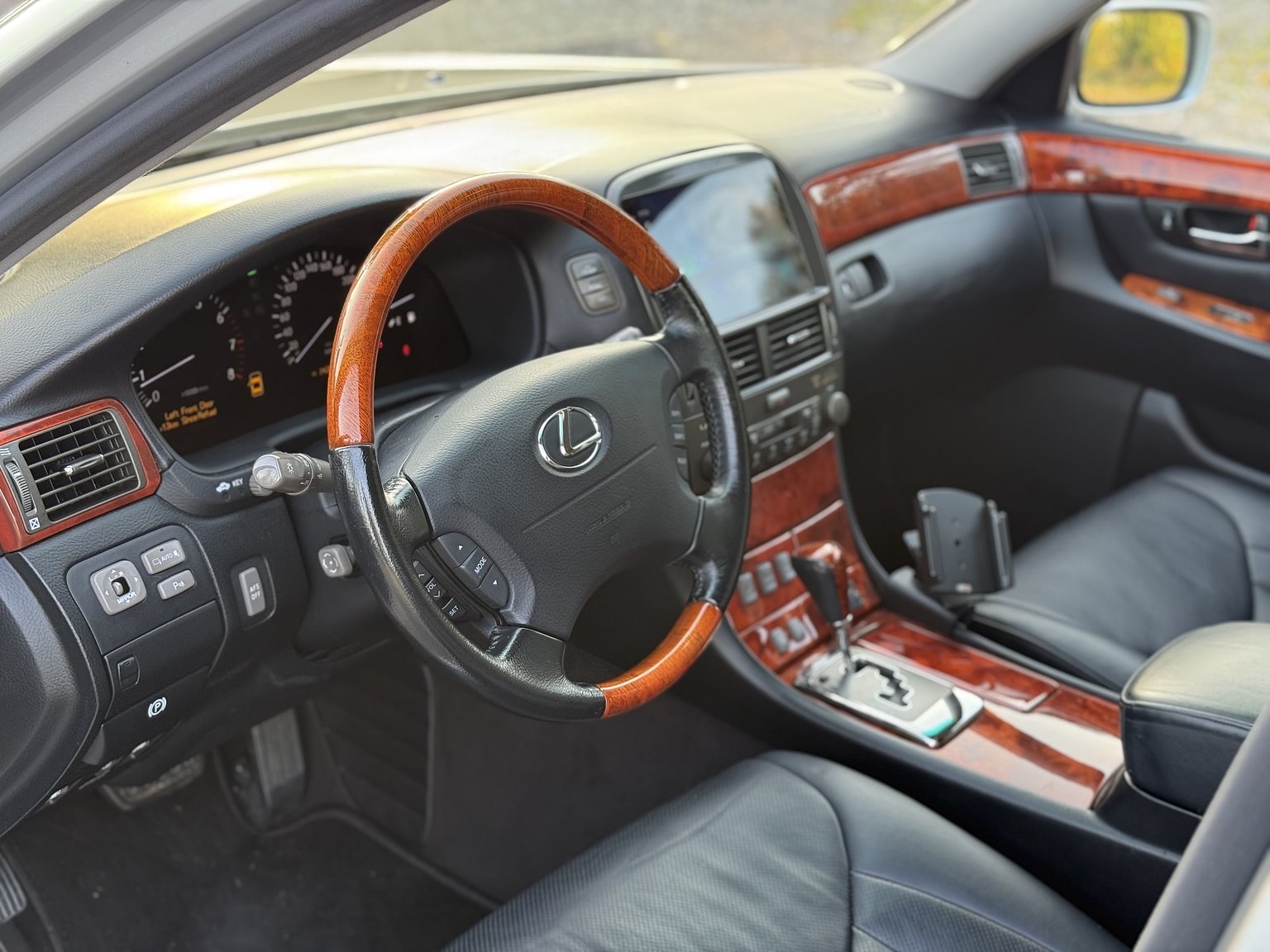 Innenraumfoto von 2005 Lexus LS 430 4.3 V8