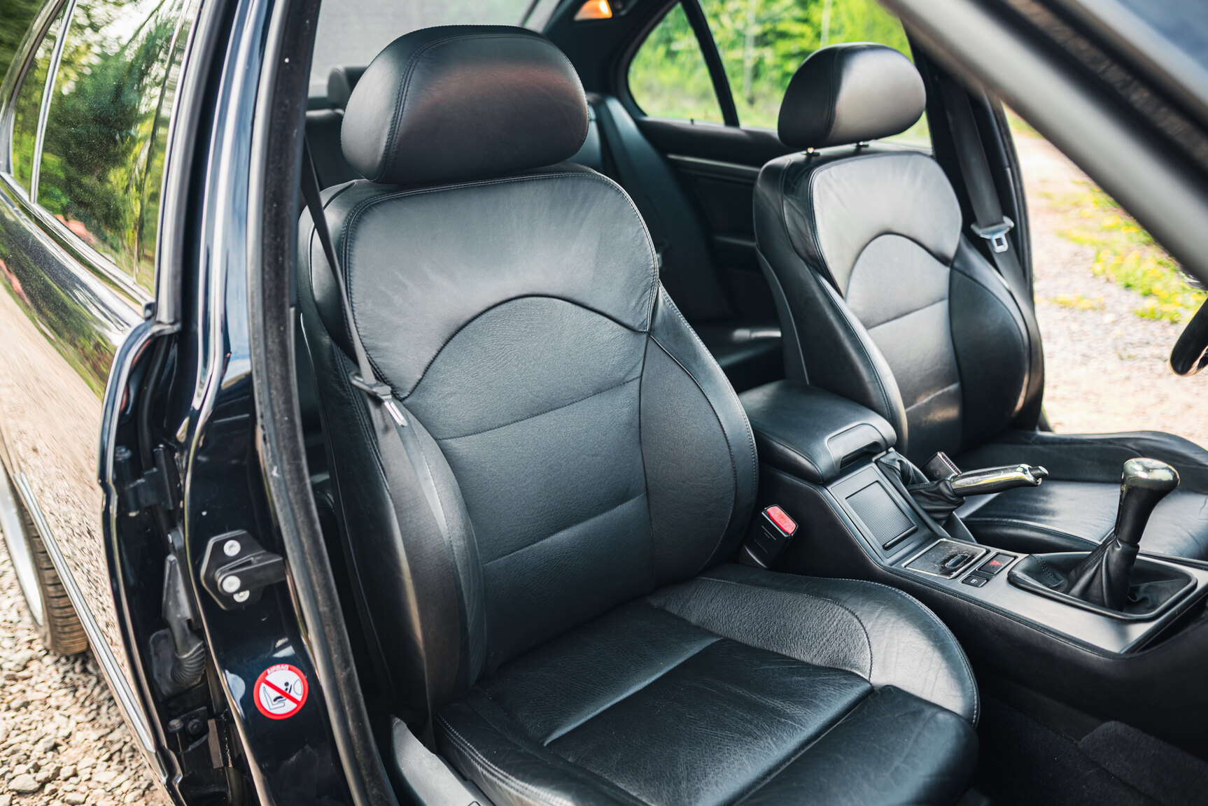 Interior image of 2000 BMW M5 E39
