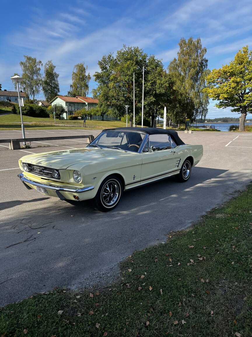 Exteriörbild på 1966 Ford Mustang Cabriolet 289cui