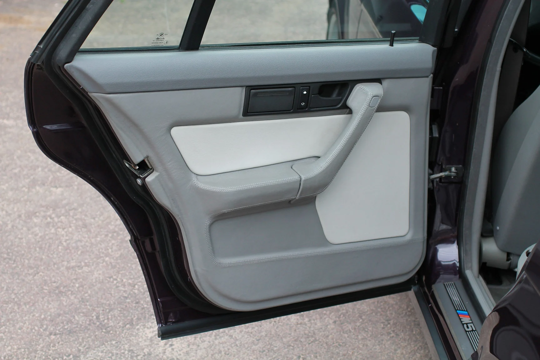 Interior image of 1993 BMW M5 Touring 3.8 Manual (18)