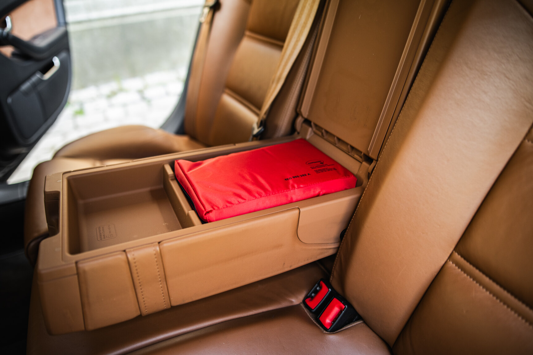 Interior image of 2009 Audi S8 5.2 V10 FSI Quattro