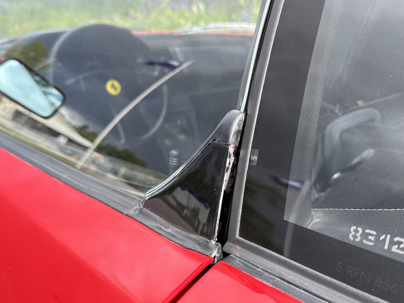 Exteriörbild på 1990 Ferrari 348 (37)