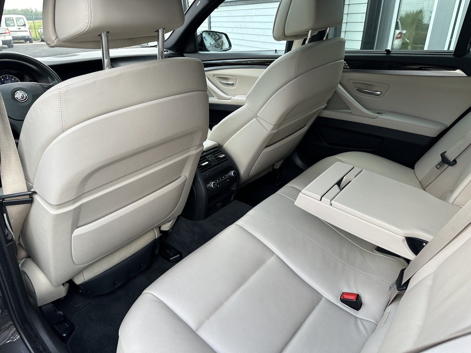 Innenraumfoto von 2011 ALPINA B5 Bi-Turbo Touring Switch-Tronic