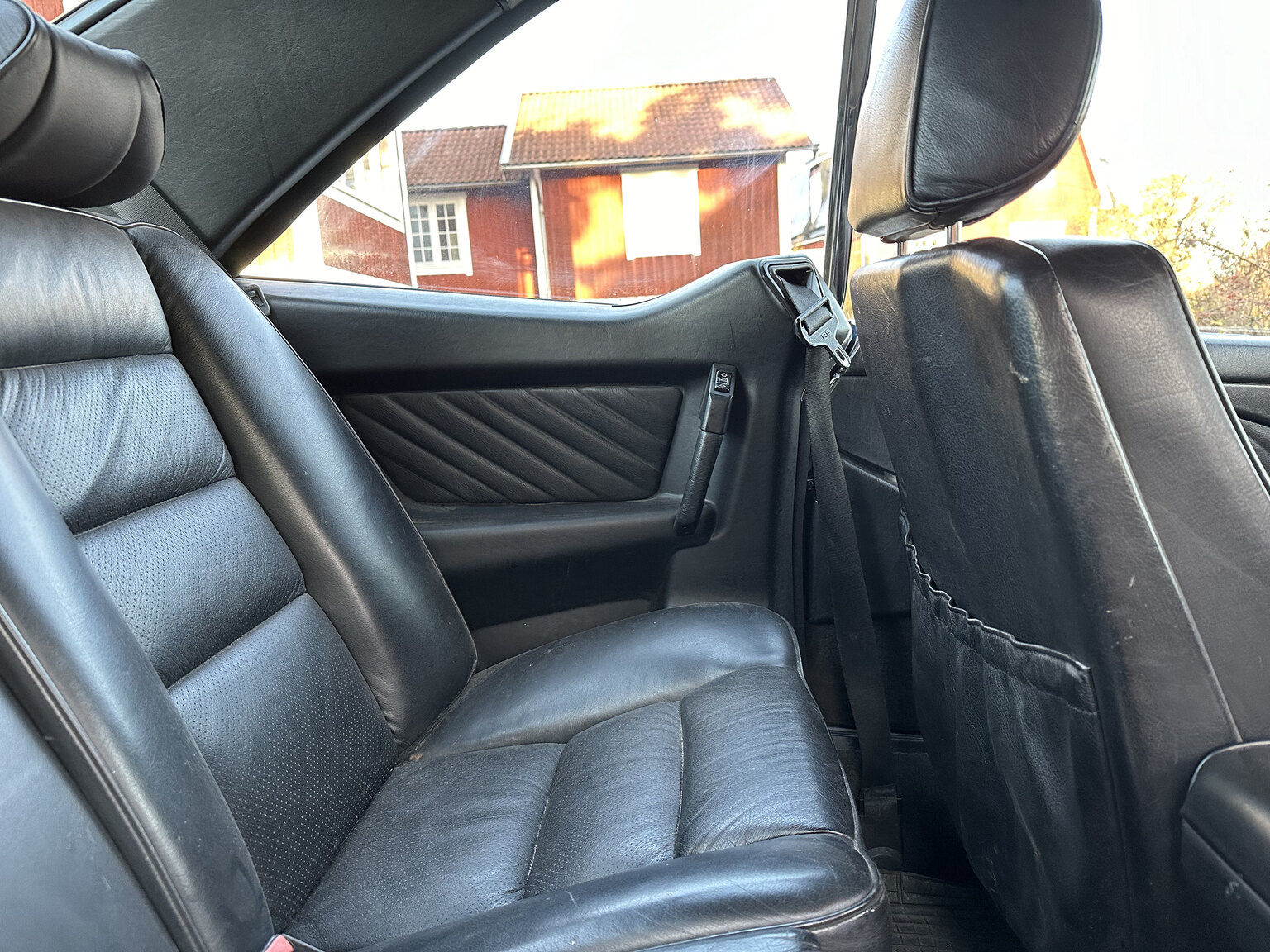 Innenraumfoto von 1988 Mercedes 560 SEC