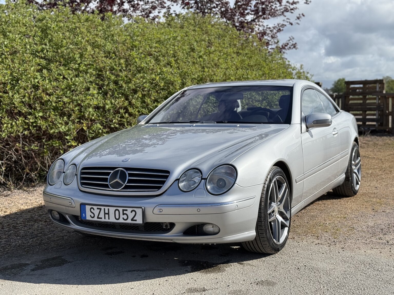 Exterior image of 2000 Mercedes-Benz CL 500