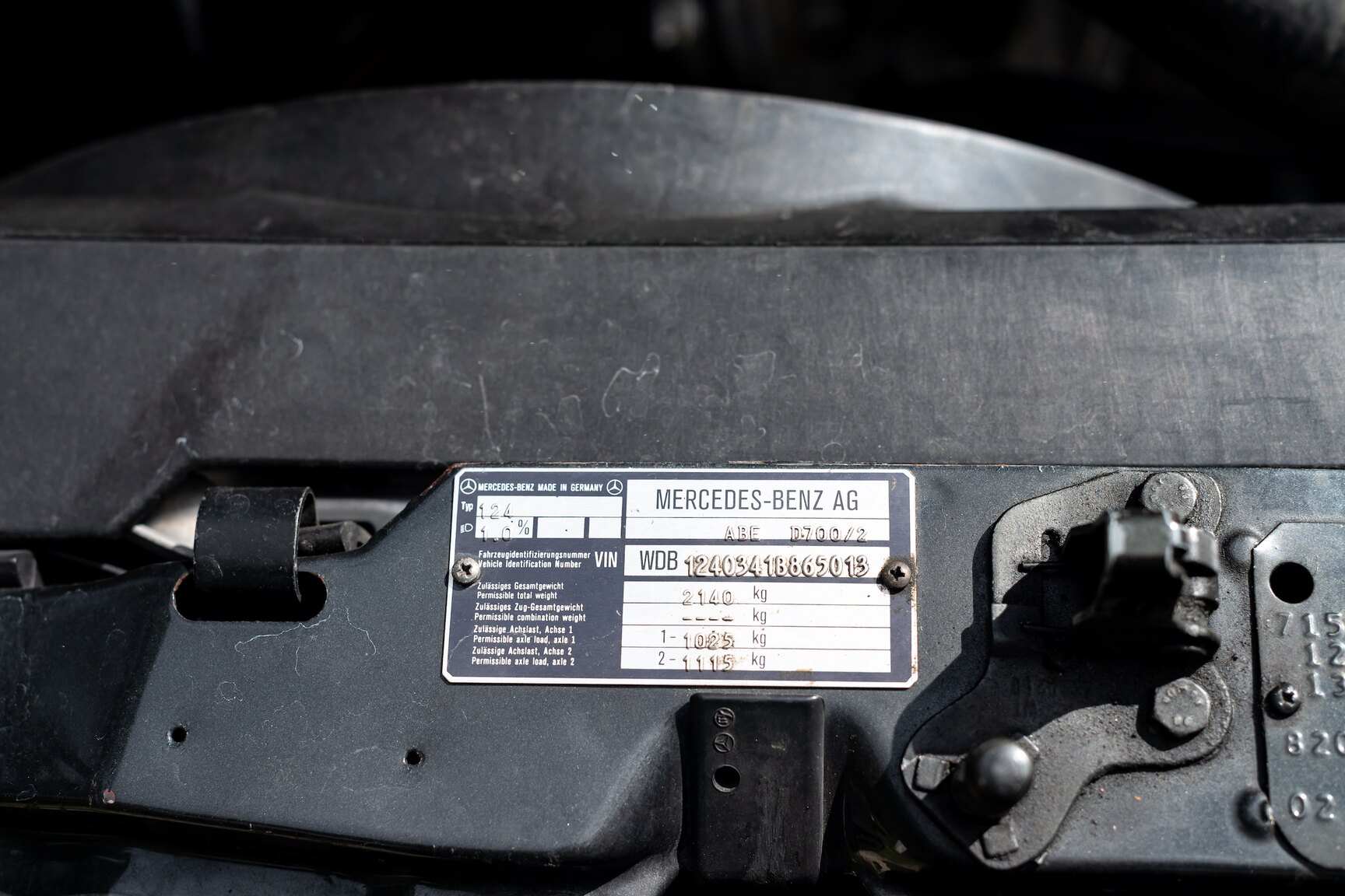 Image of 1993 Mercedes-Benz 400 E mechanics