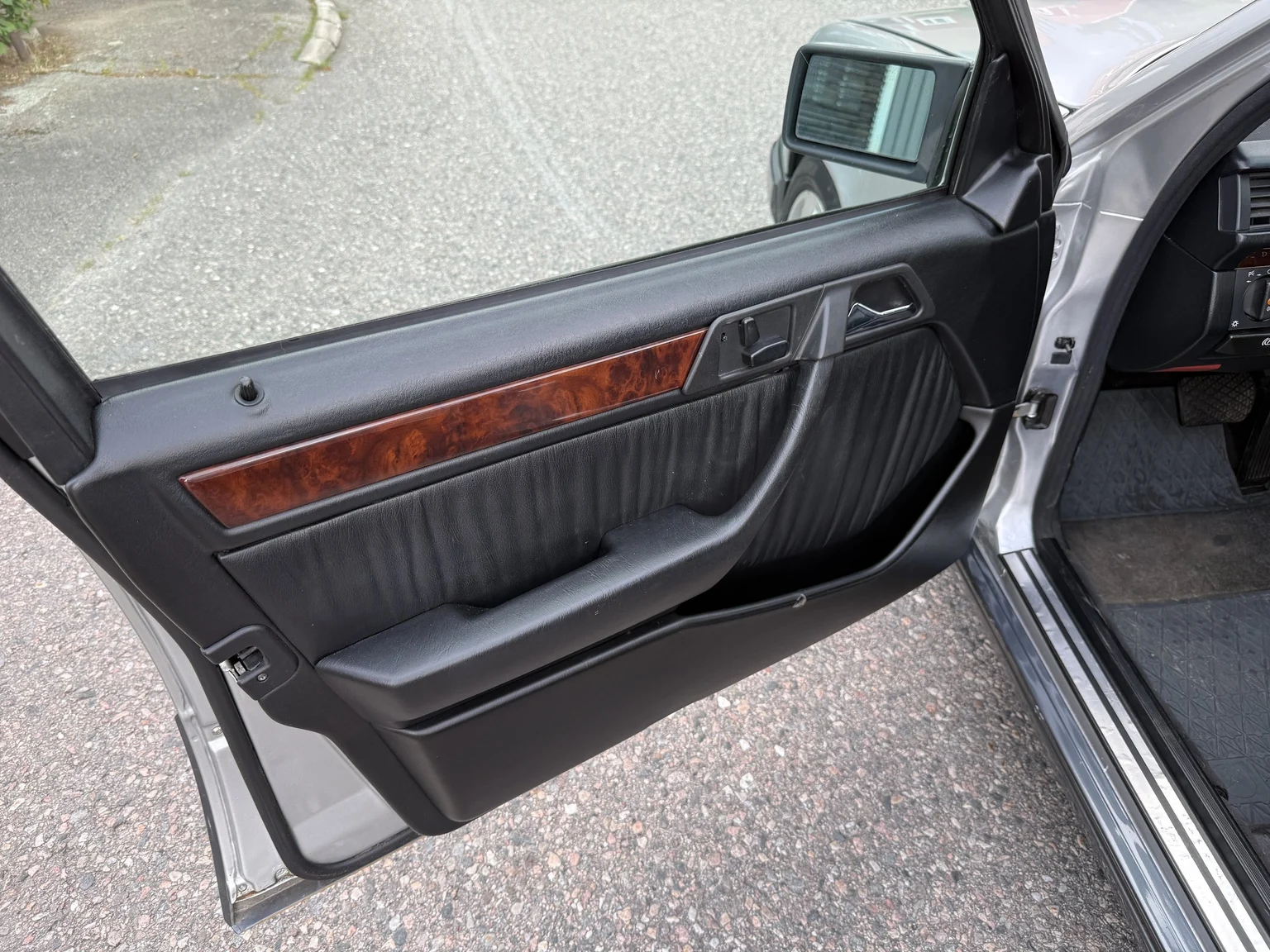 Innenraumfoto von 1994 Mercedes-Benz E 320 T (4)