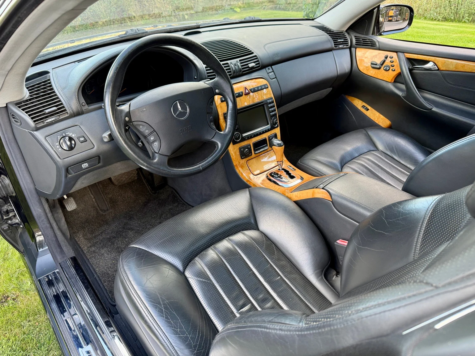 Interior image of 2004 Mercedes-Benz CL 55 AMG (1)
