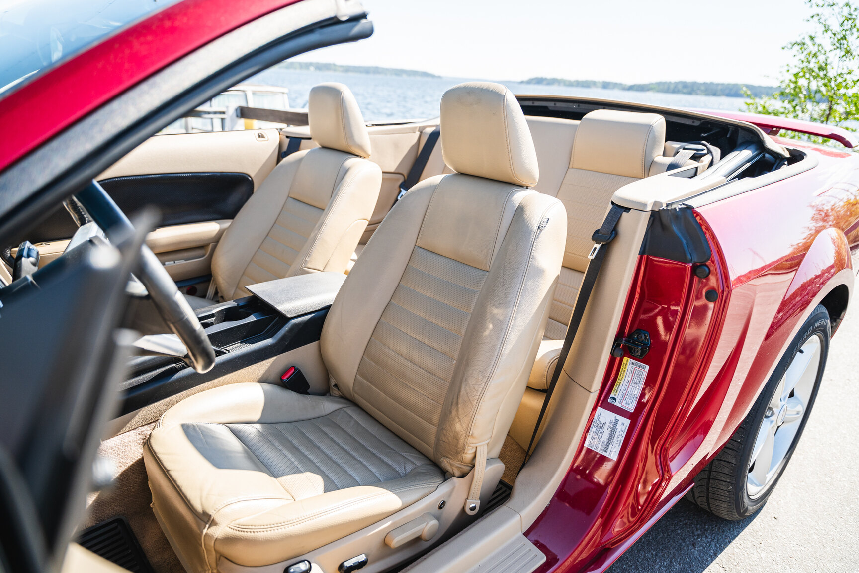 Interior image of 2005 Ford Mustang GT Cabriolet