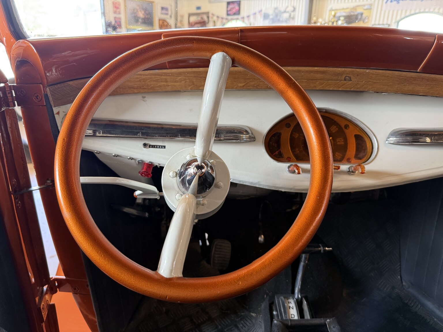 Innenraumfoto von 2012 Hot Rod T