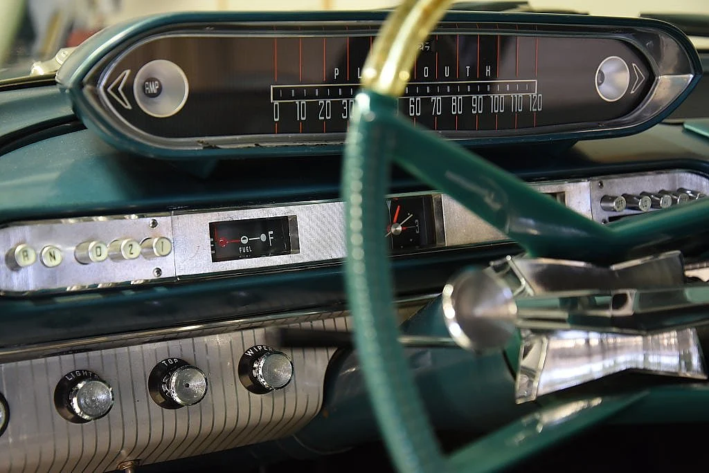 Bild von 1960 Plymouth Fury (23)