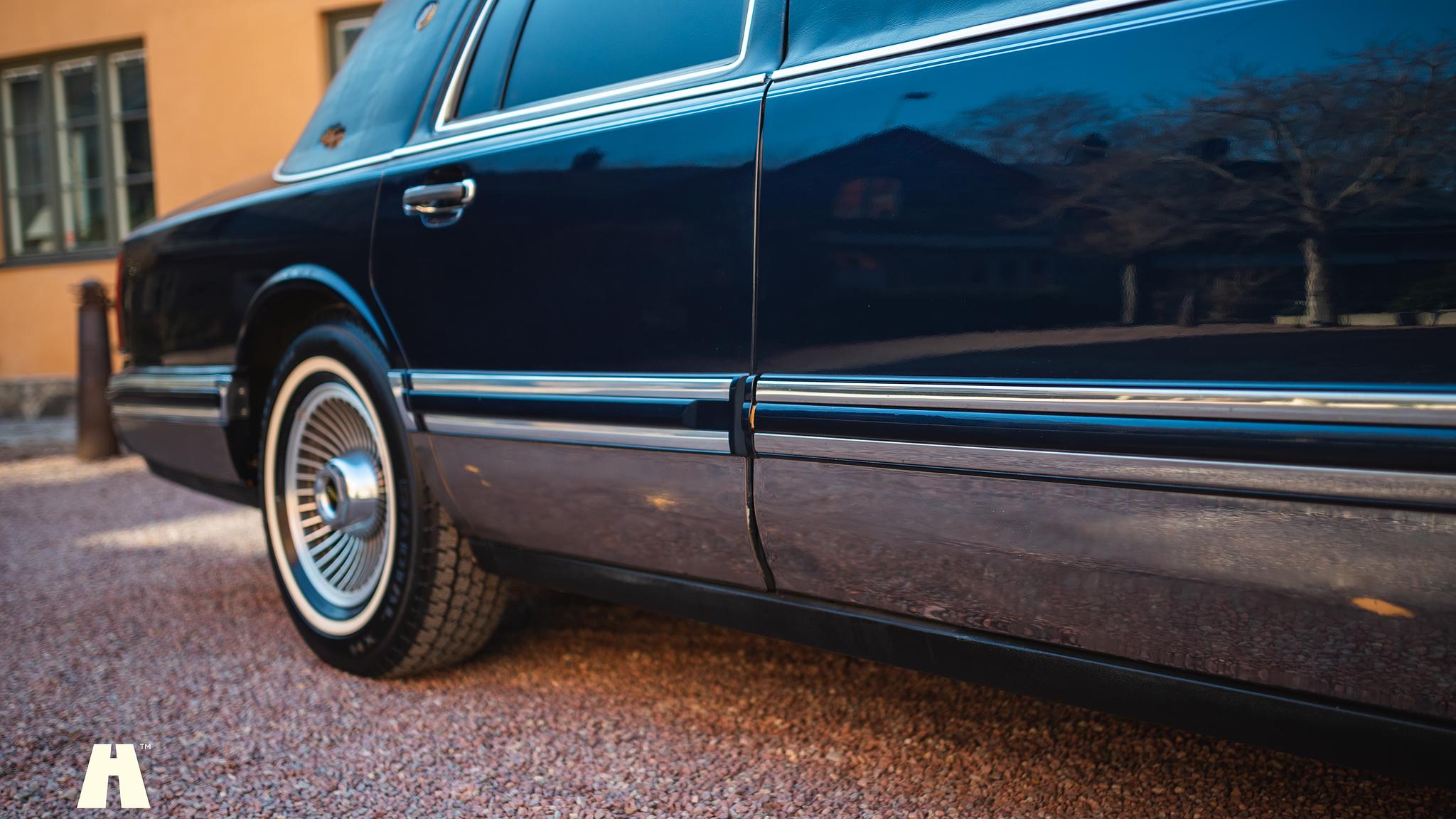 Exteriörbild på 1992 Lincoln Town Car Limousine 