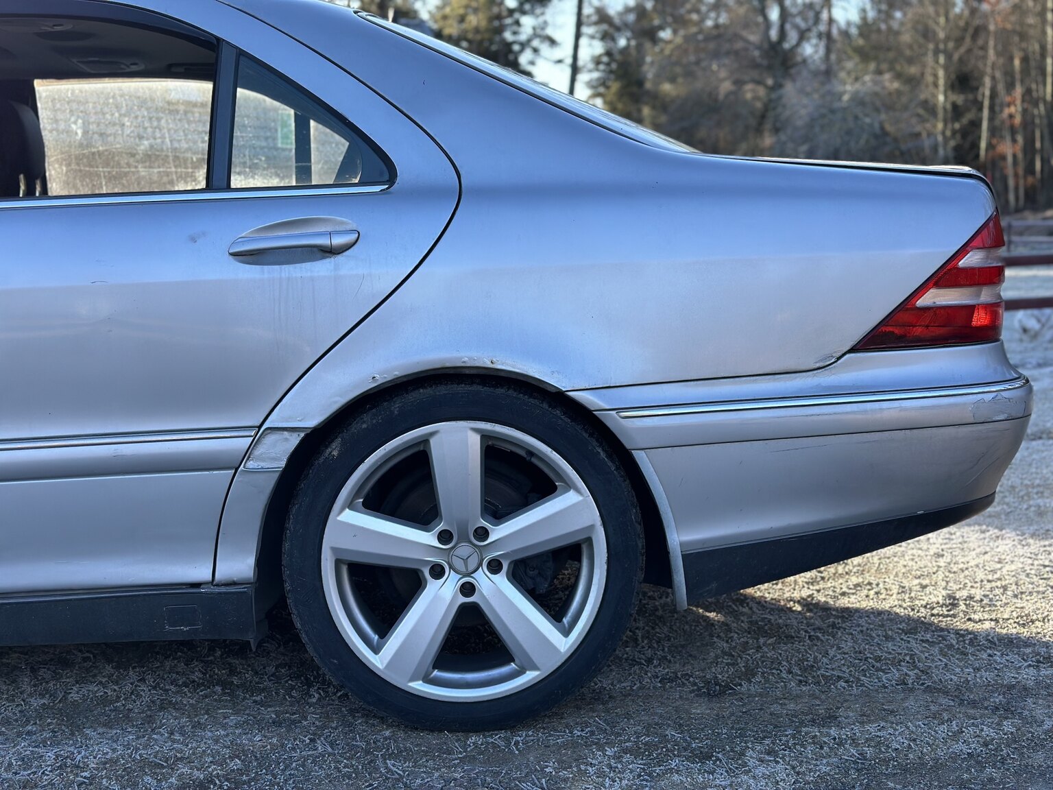Exterior image of 1999 Mercedes-Benz S 500 L
