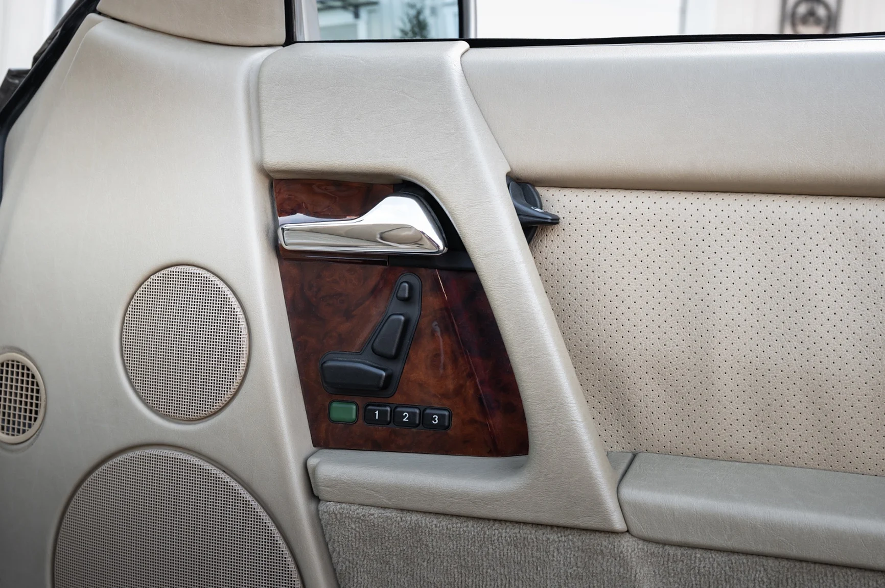 Interiörbild 1991 Mercedes-Benz 500 SL (25)