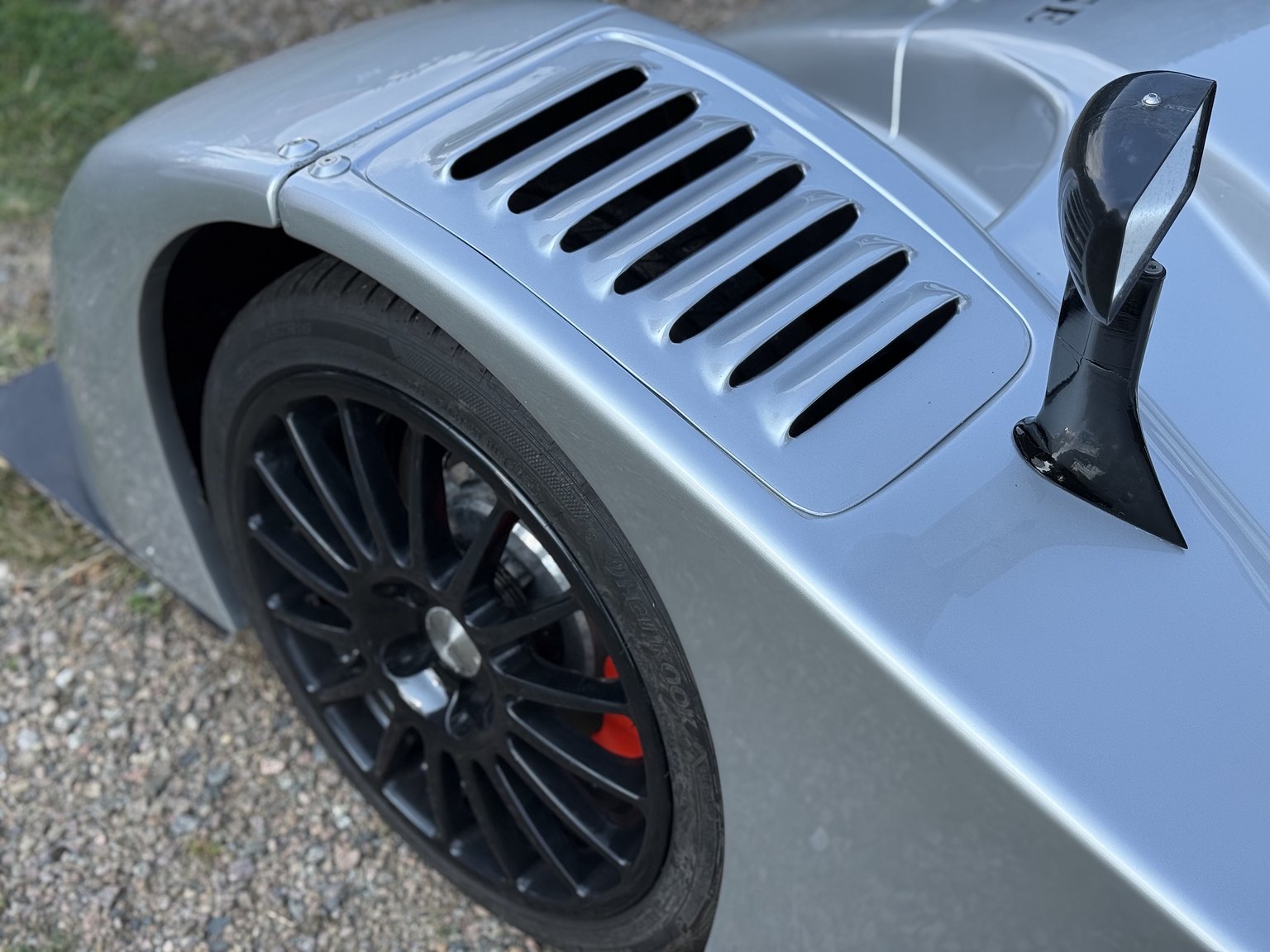 Exteriörbild på 2016 Bentley EXP Speed 8 (Replica)