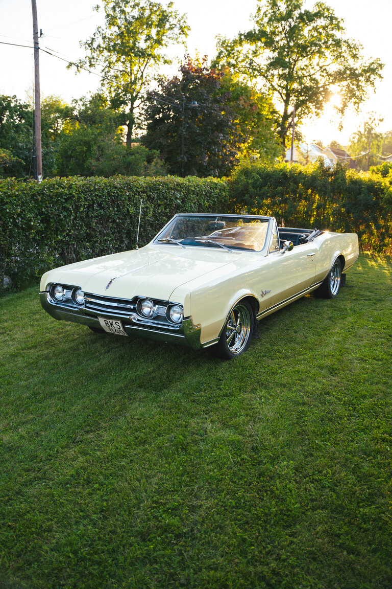 Exteriörbild på 1967 Oldsmobile Cutlass Supreme Cabriolet