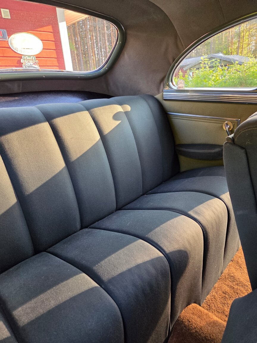 Interior image of 1948 Chrysler Windsor Club Coupé