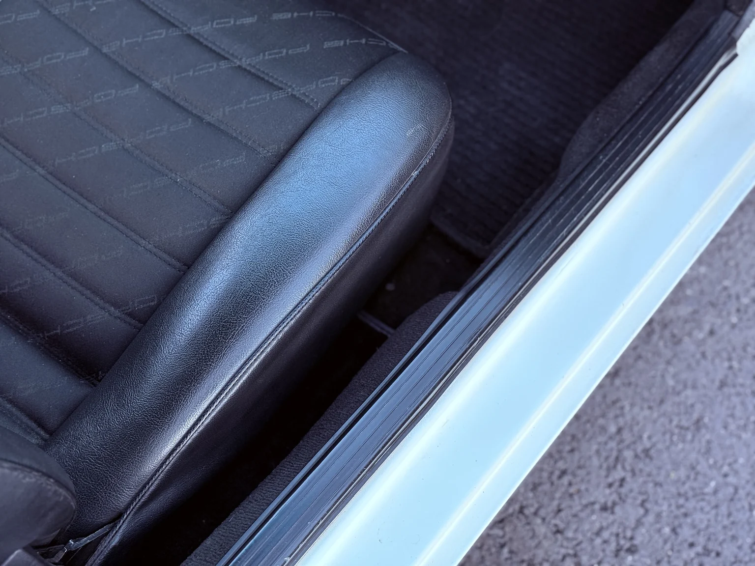 Interiörbild 1984 PORSCHE 944 Targa (37)