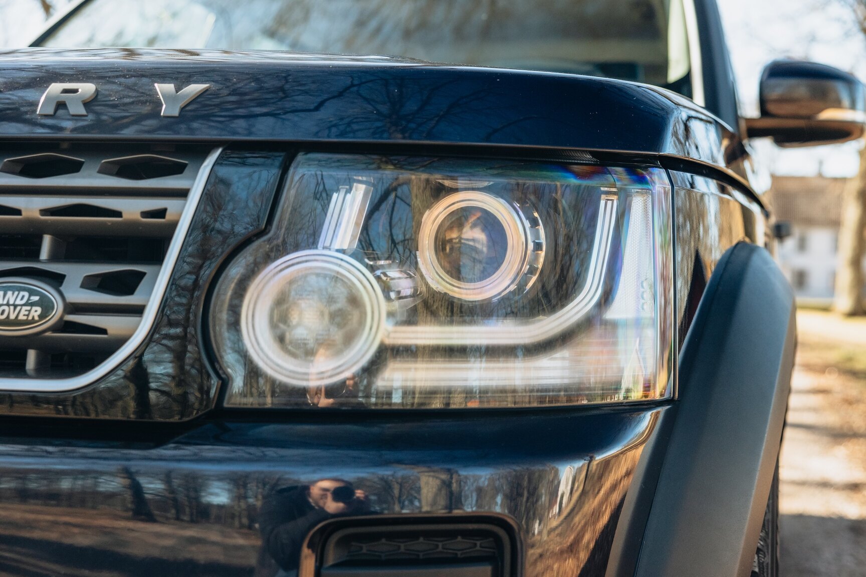 Exterior image of 2015 Land Rover Discovery 3.0 TDV6