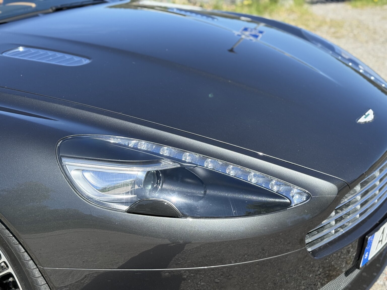 Exteriörbild på 2015 Aston Martin DB9 Volante