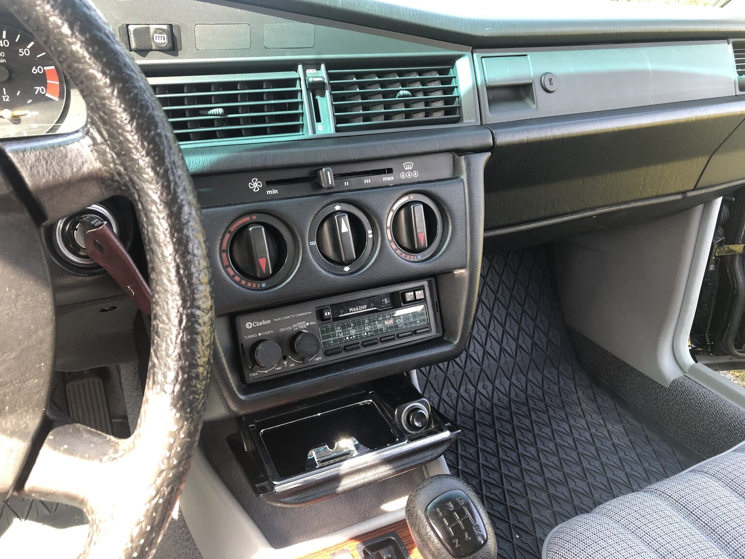 Interiörbild 1986 Mercedes-Benz 190E