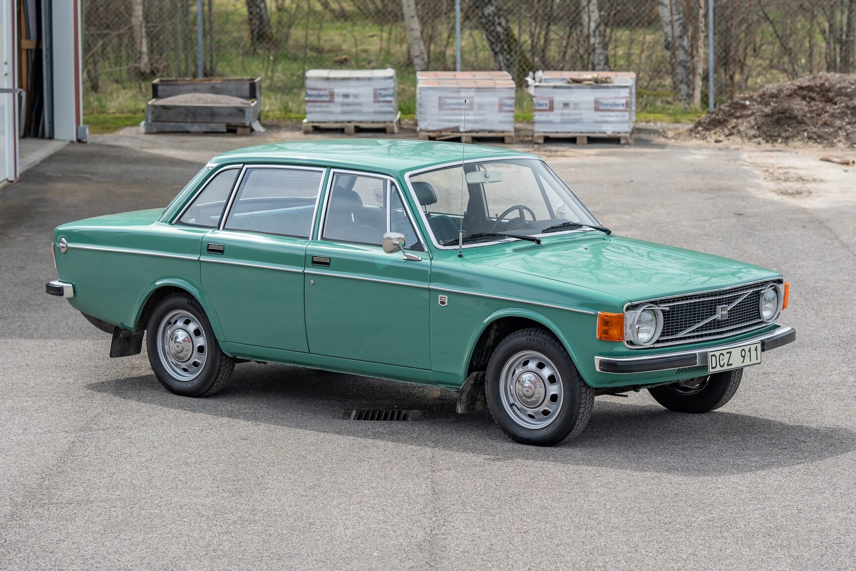 Exterior image of 1973 Volvo 144
