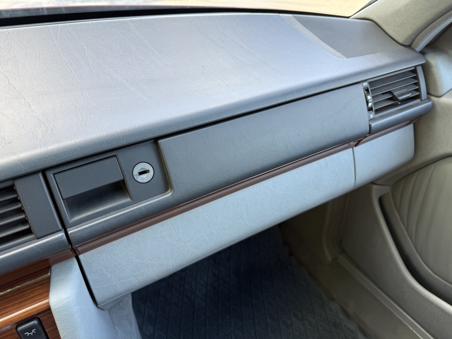 Interior image of 1991 Mercedes-Benz 300 E-24