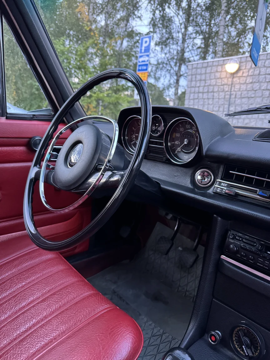 Interiörbild 1972 Mercedes-Benz 200 (55)