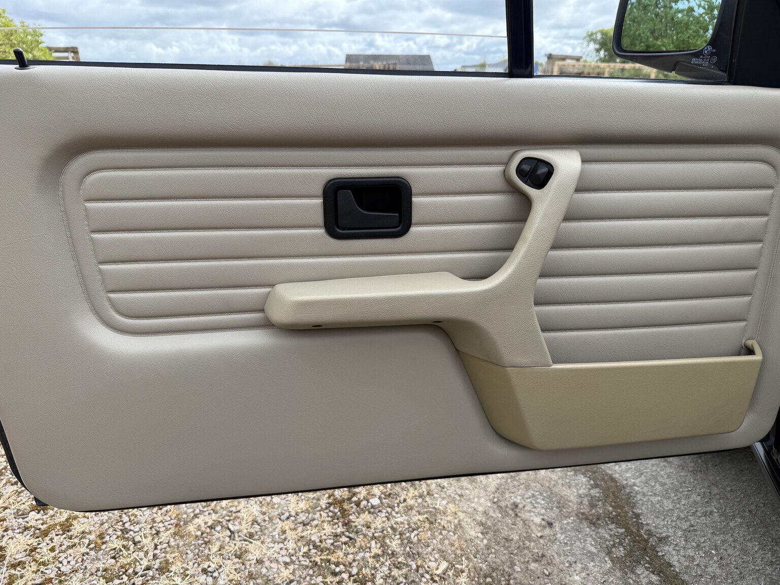 Interior image of 1987 BMW 325i Convertible