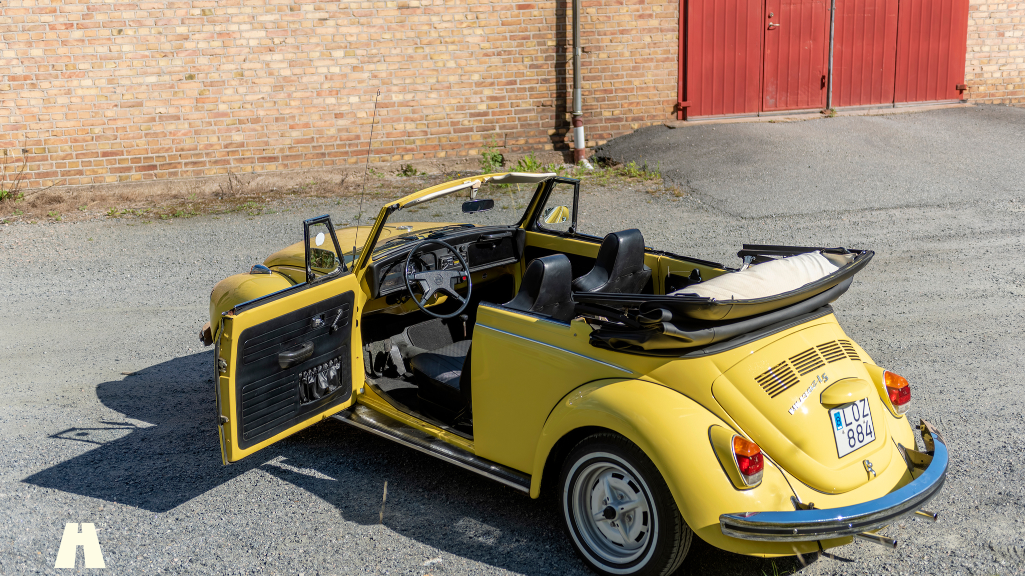 Exterior image of 1972 Volkswagen beetle cabriolet 1302 LS
