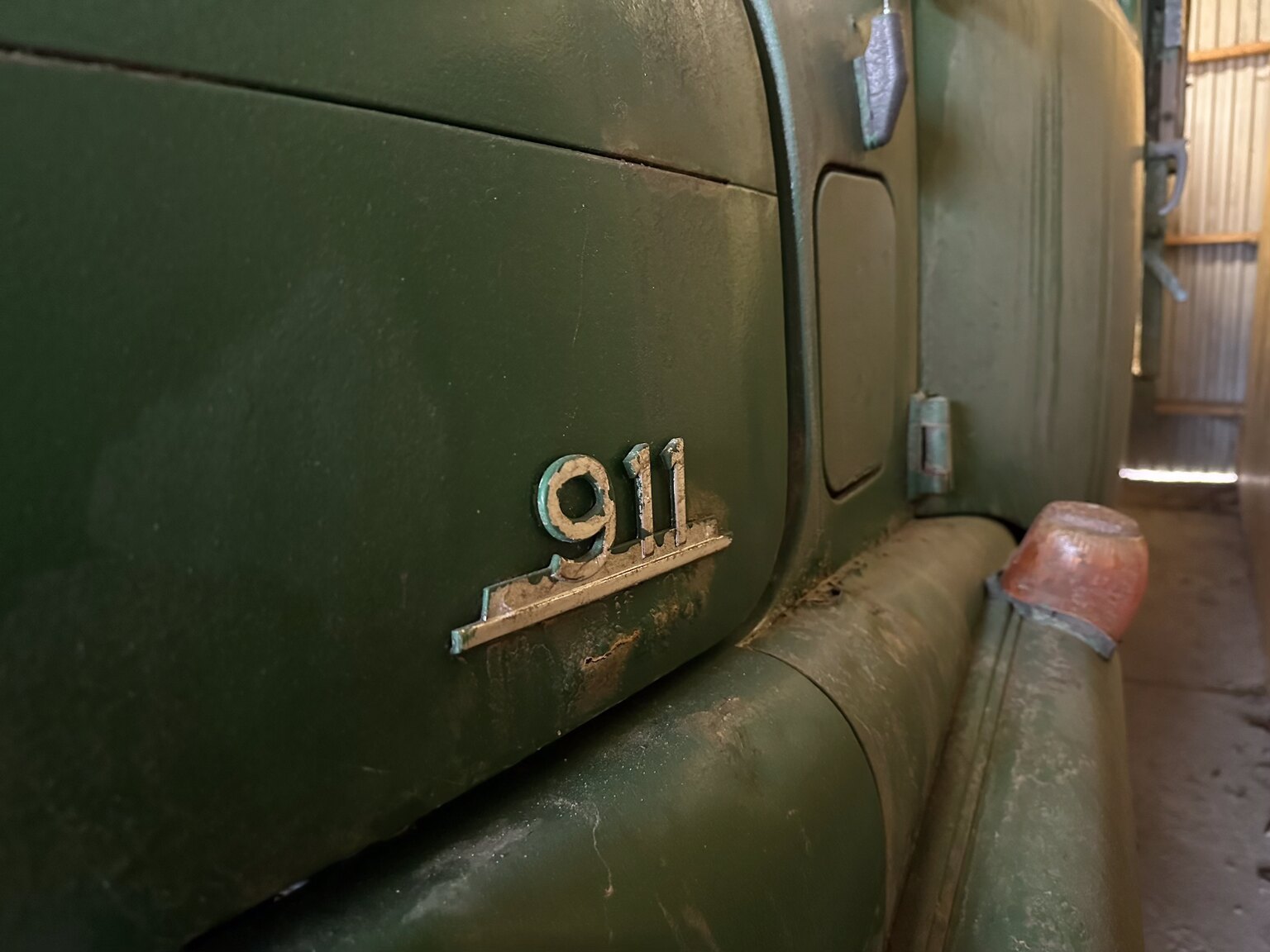 Exterior image of 1964 Mercedes-Benz L911