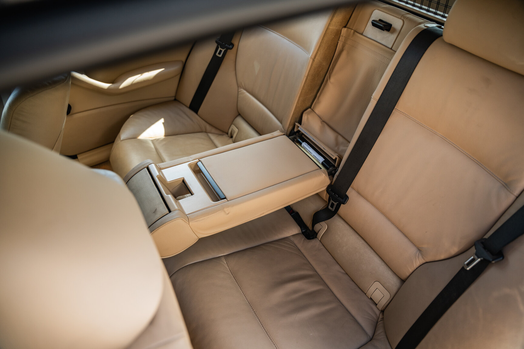 Interior image of 2003 BMW 320i Touring